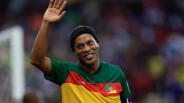 Ronaldinho joga bonito